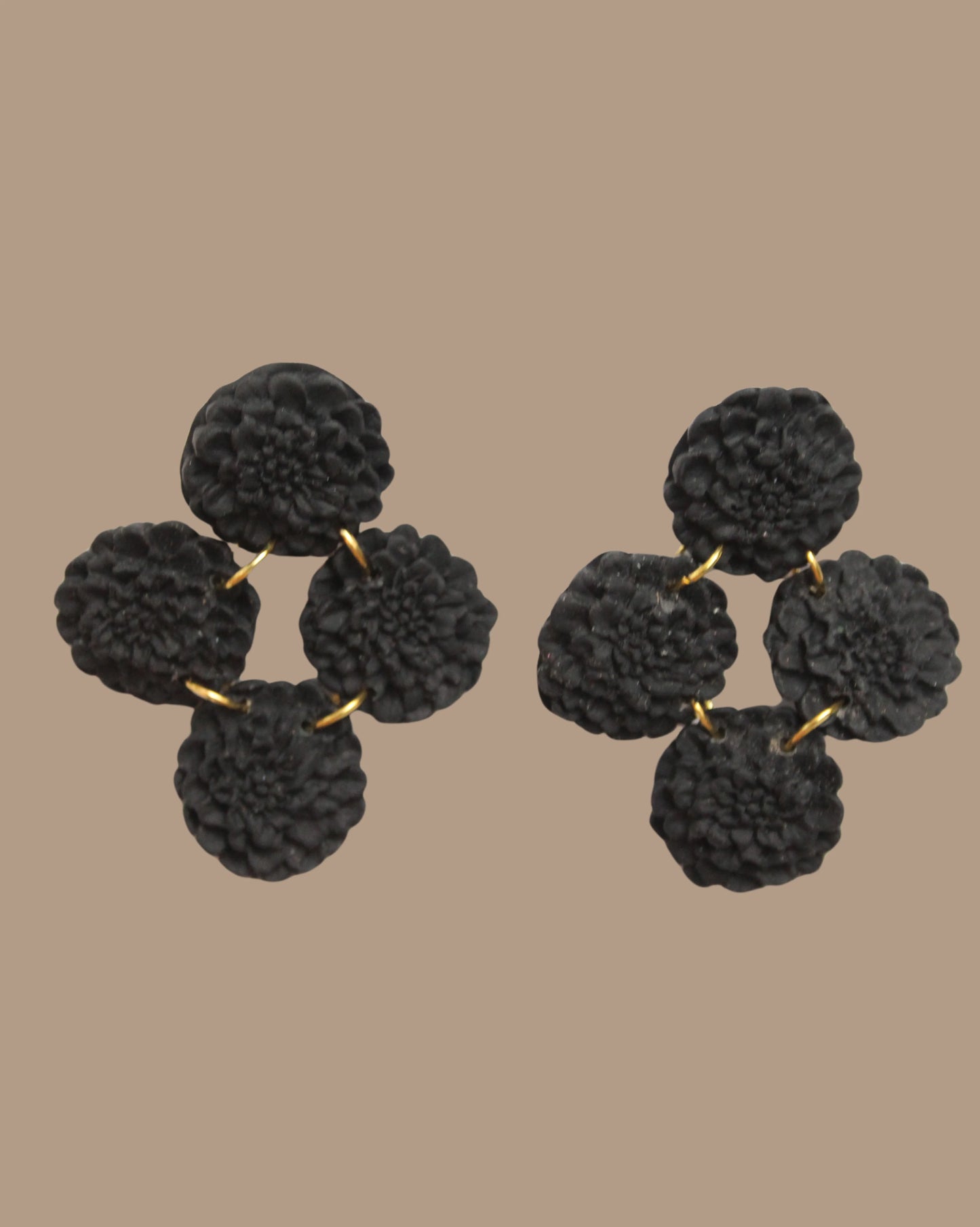 AROS NEGROS CUATRO FLORES CLAVELIN