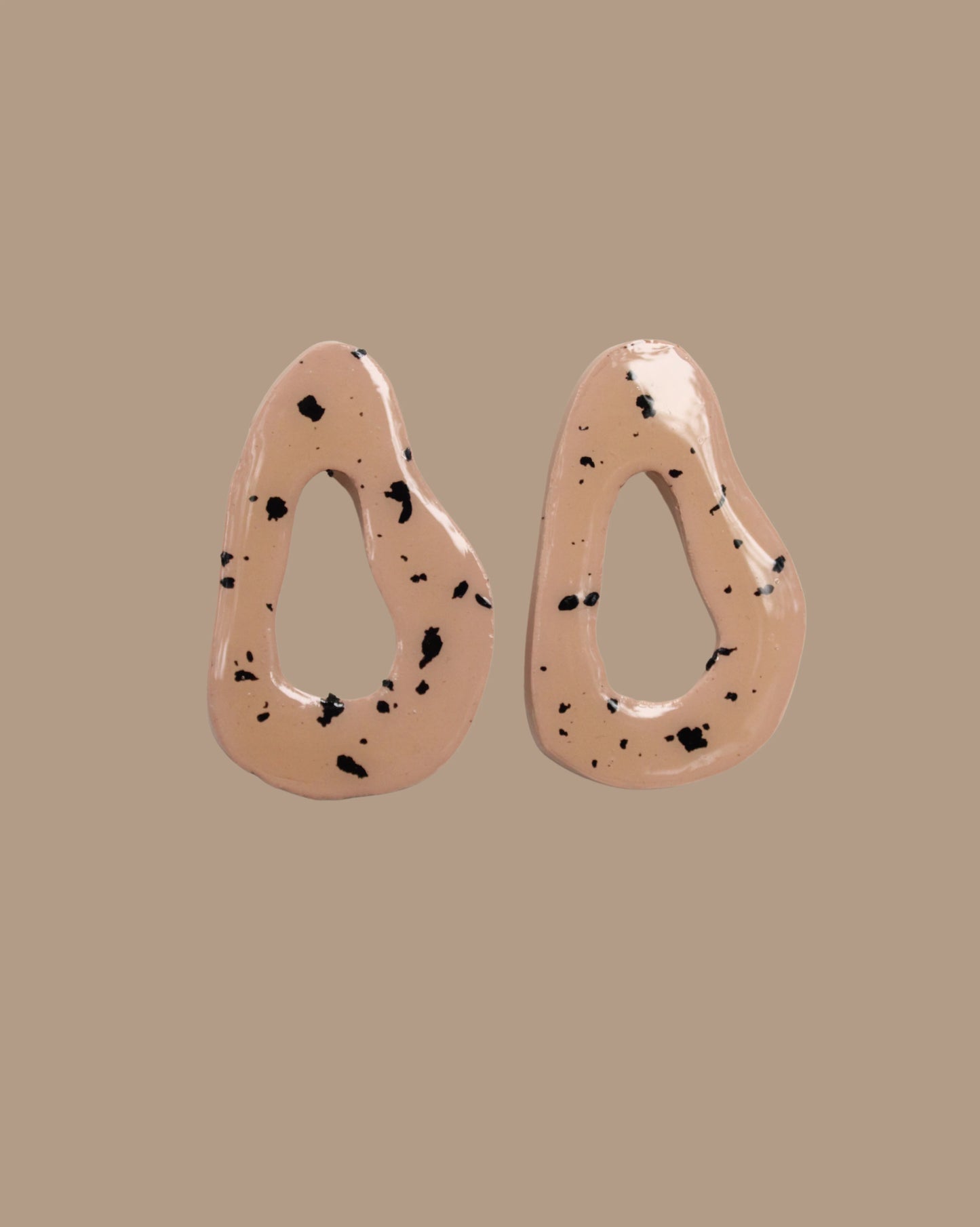 AROS CAFÉ MANCHAS NEGRAS ROSE