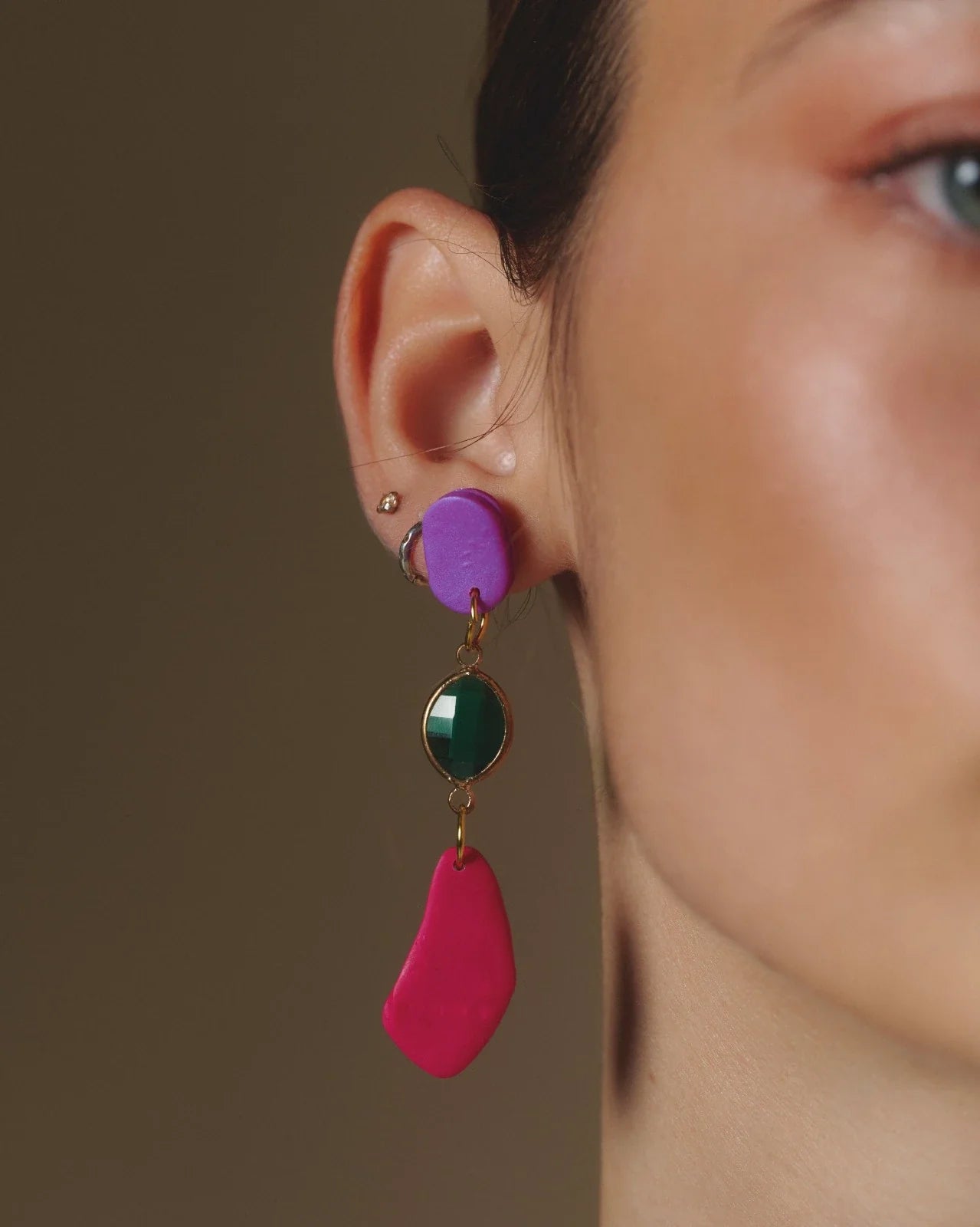 COLLAR FUCSIA VERDE JULIETTE + AROS GIORGIA MORADO FUCSIA VERDE