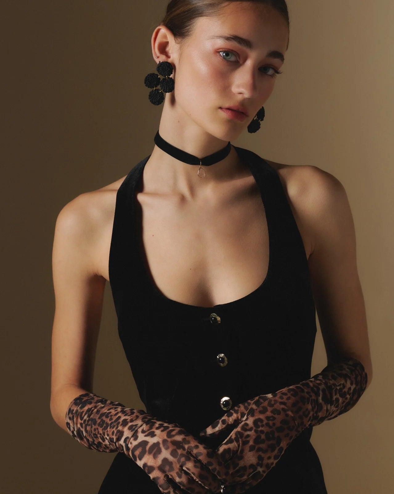 AROS NEGROS CUATRO FLORES CLAVELIN