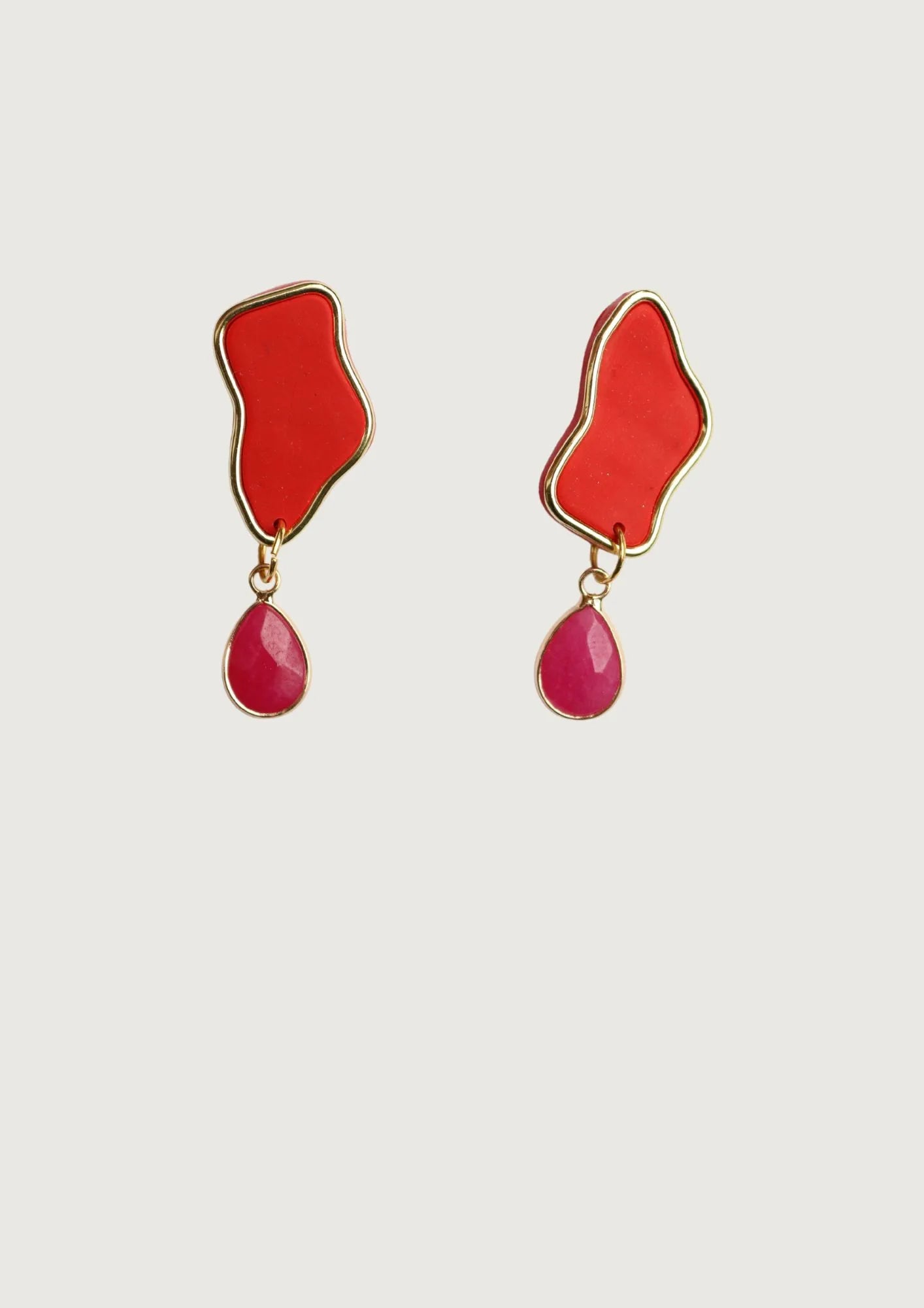 AROS ROJO MARGEN DORADO PIEDRA FUCSIA CANDELARIA