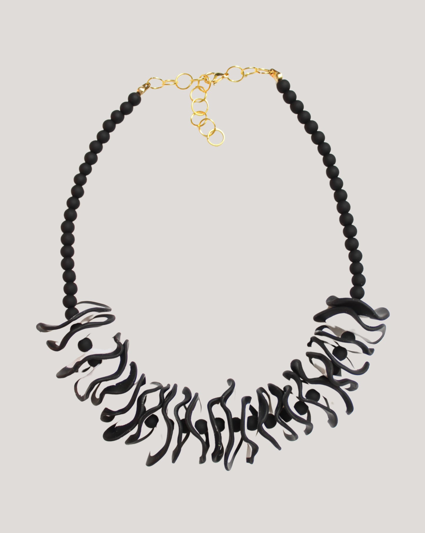 COLLAR BLANCO NEGRO JUANA