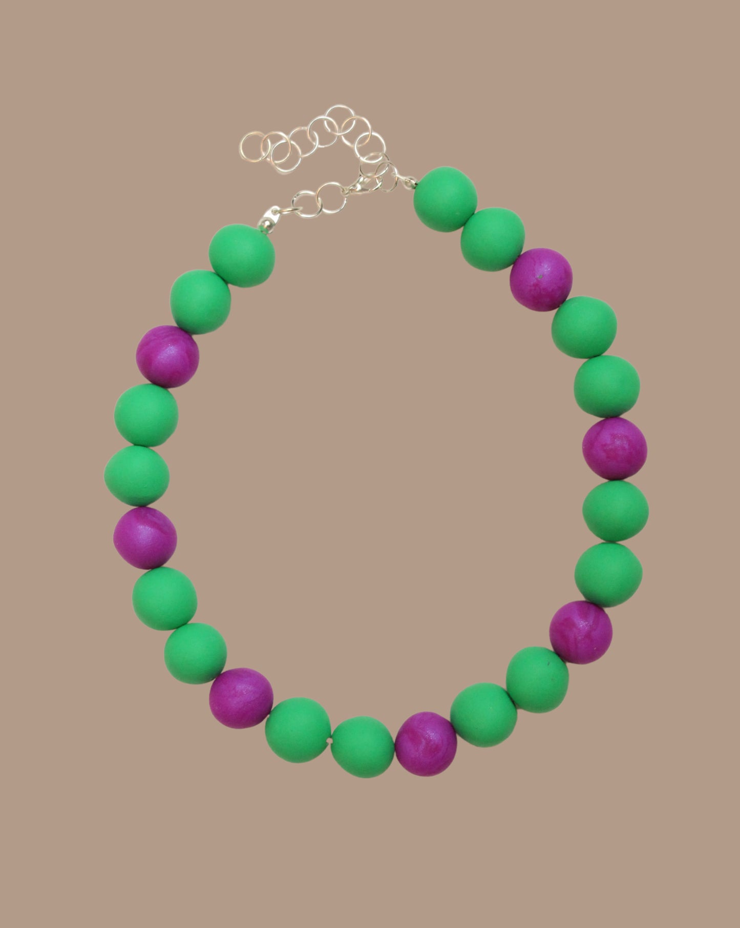 COLLAR VERDE MORADO PELOTAS BICOLOR