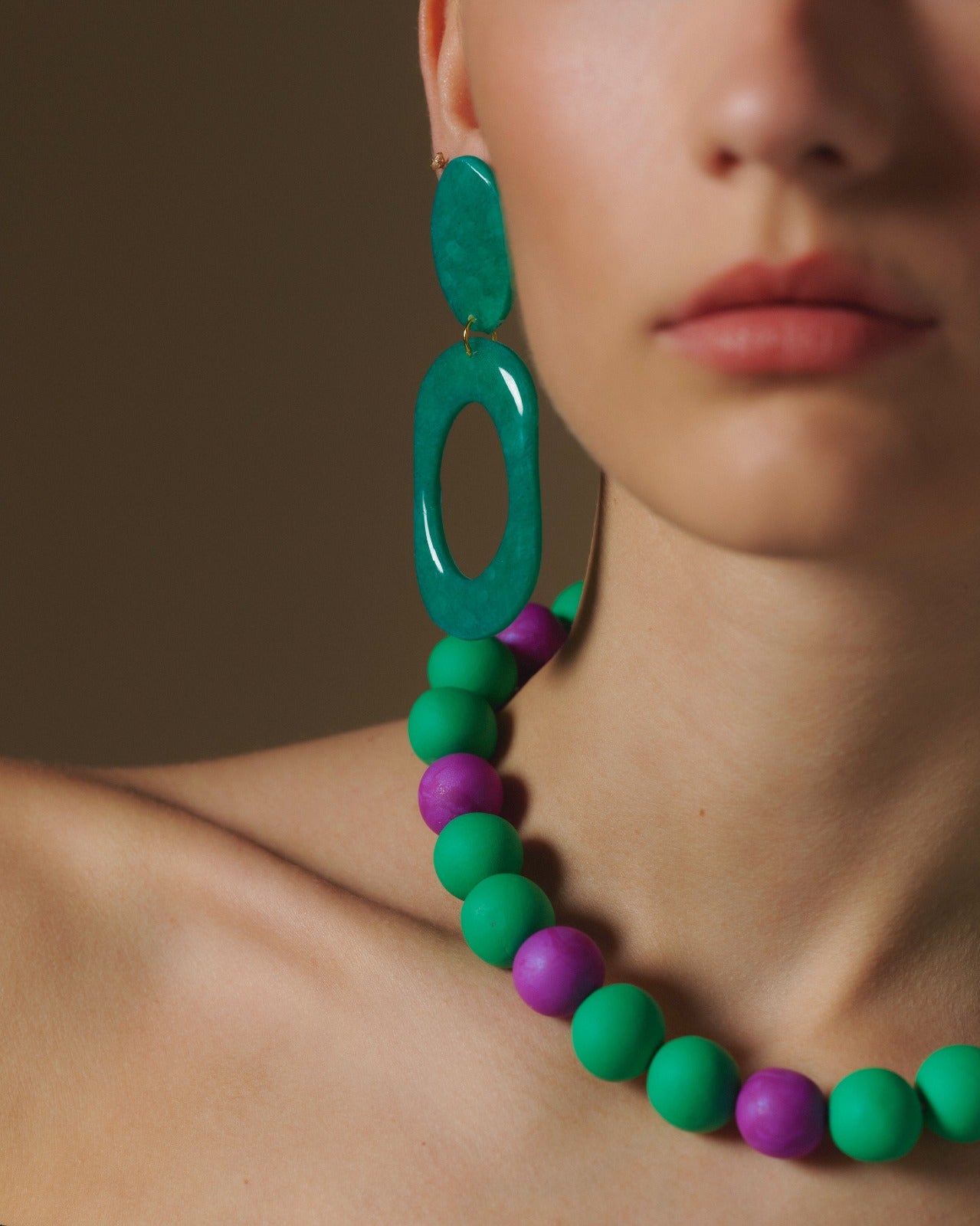 AROS AMBRA + COLLAR DUO VERDE MORADO