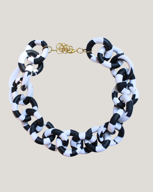 COLLAR ESLABÓN BLANCO Y NEGRO