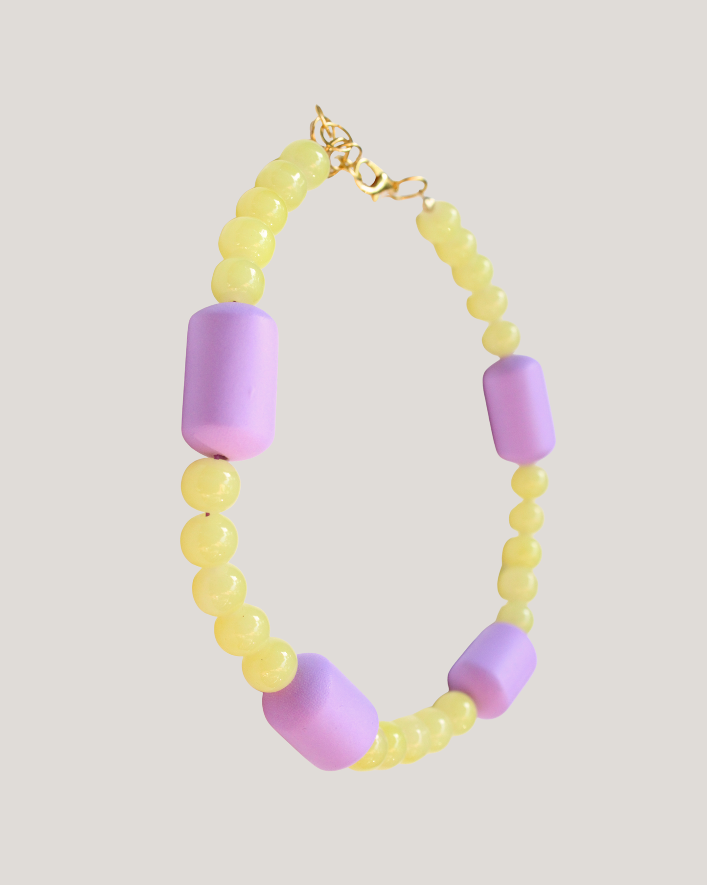 COLLAR PELOTAS MANTEQUILLA Y OVALOS LILA