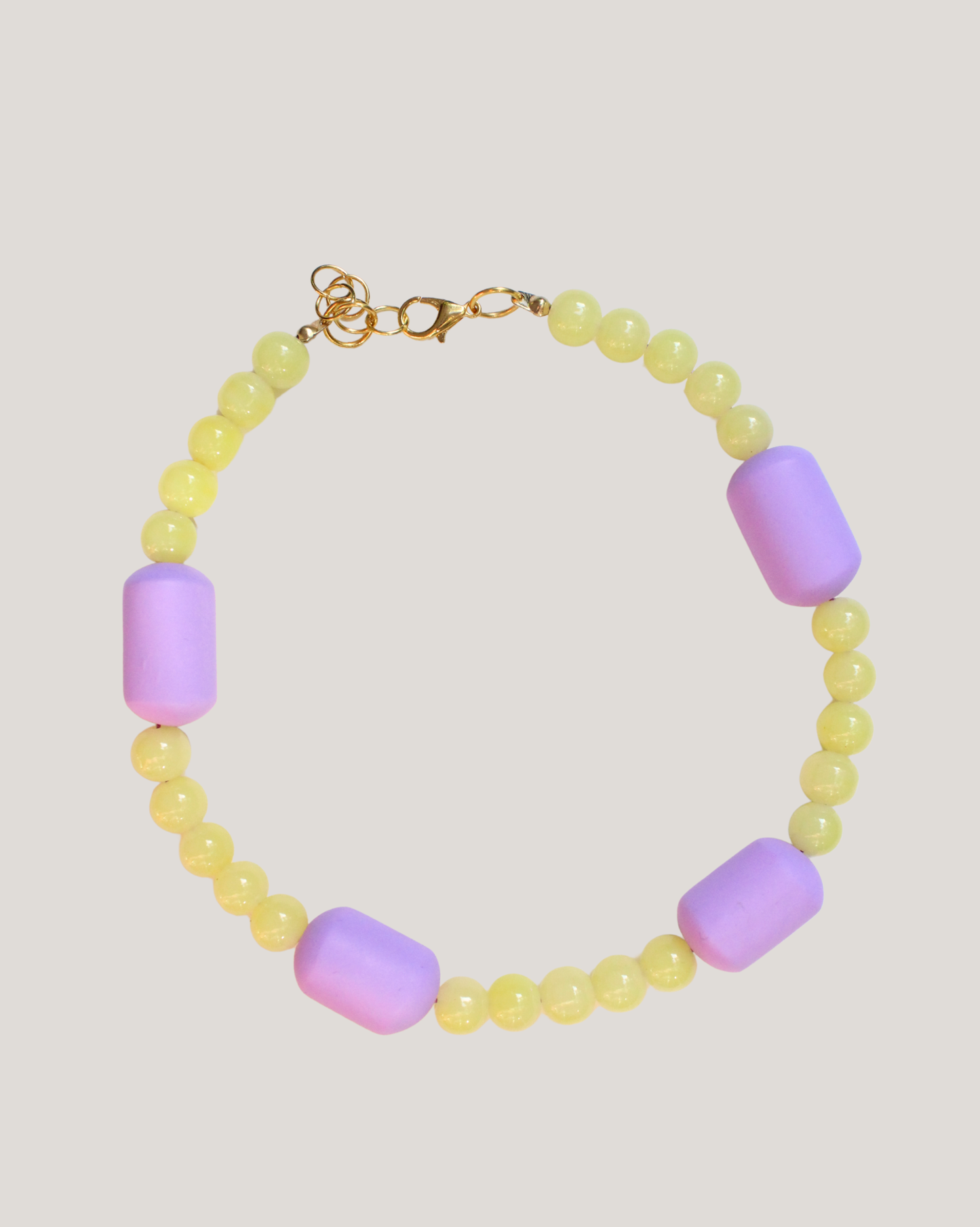 COLLAR PELOTAS MANTEQUILLA Y OVALOS LILA