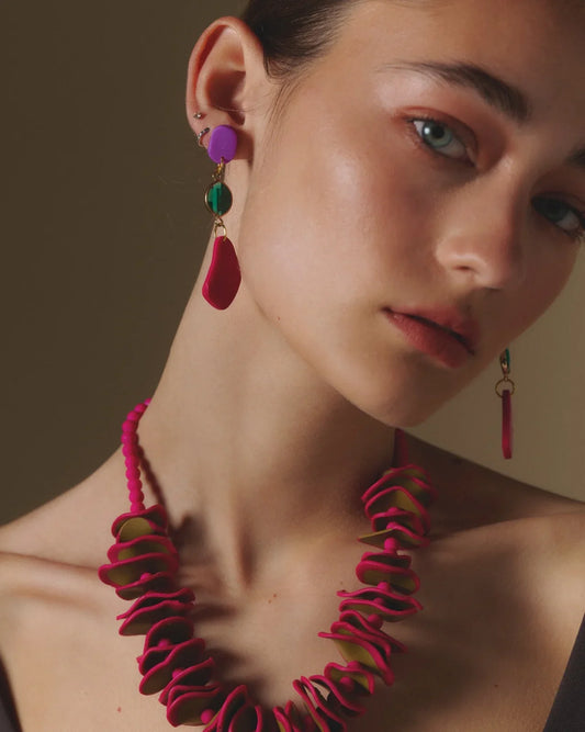 COLLAR FUCSIA VERDE JULIETTE + AROS GIORGIA MORADO FUCSIA VERDE