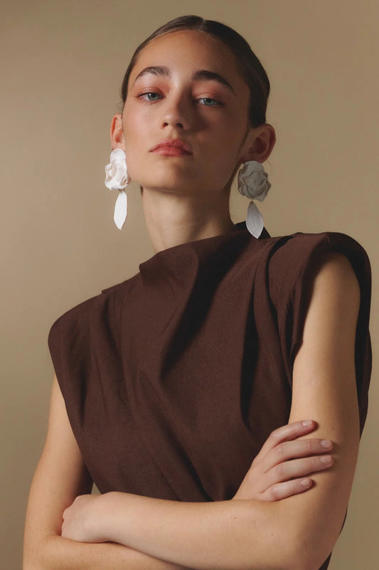 COLLAR JUANA BLANCO Y NEGRO + AROS JARDÍN BLANCO