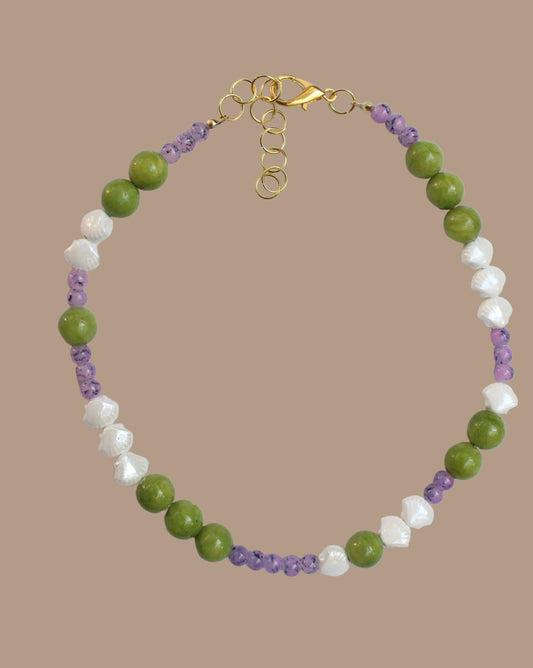 COLLAR VERDE BLANCO LILA CONCHITAS