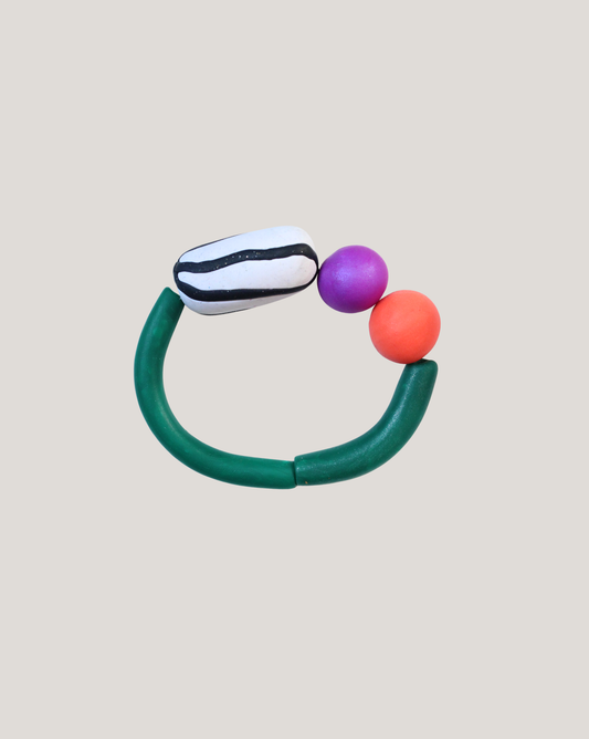 PULSERA VERDE ÓVALO BLANCO NEGRO PELOTAS MORADA Y NARANJA