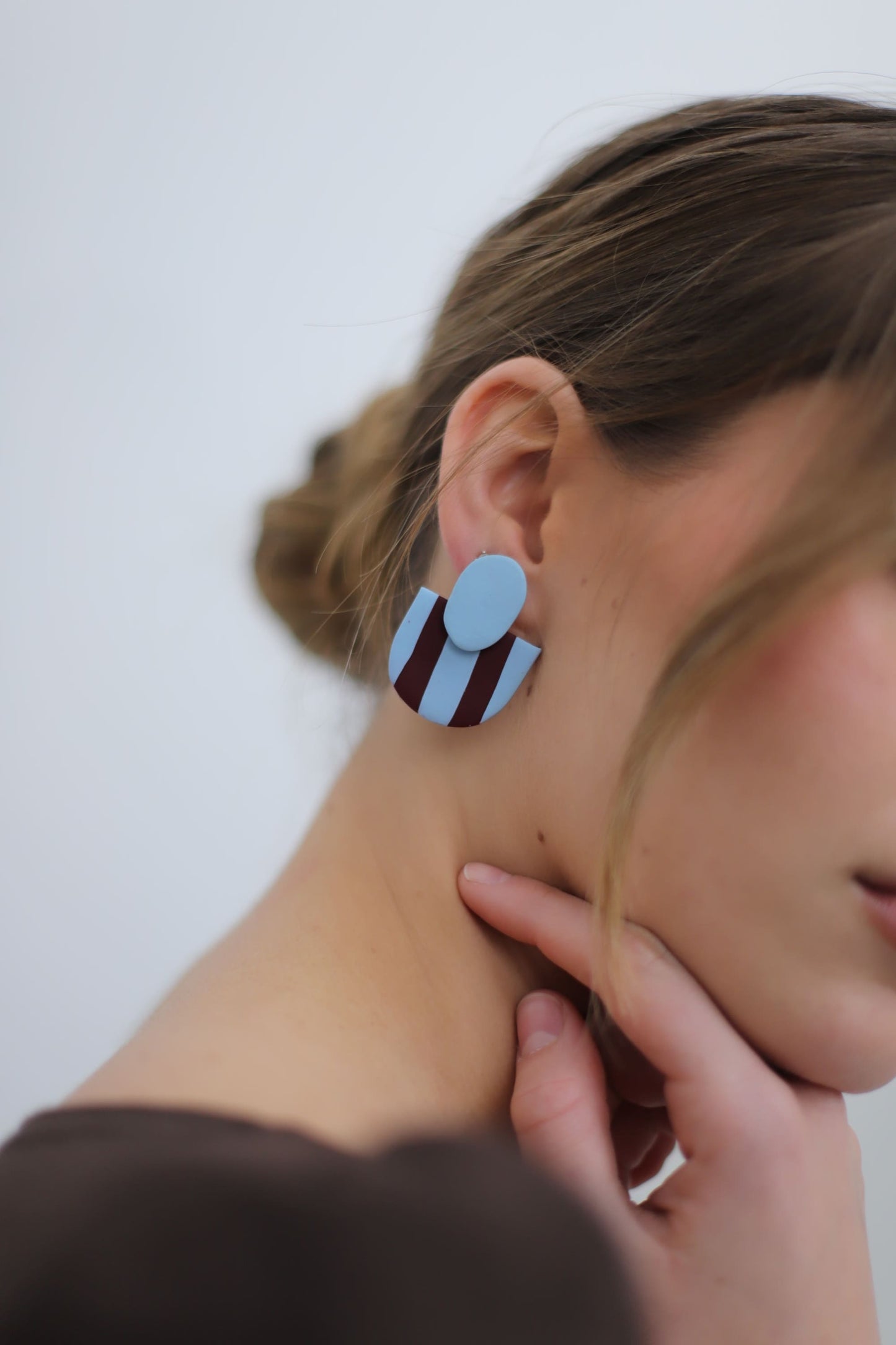 AROS MEDIO ÓVALO LÍNEAS + PULSERA PELOTAS