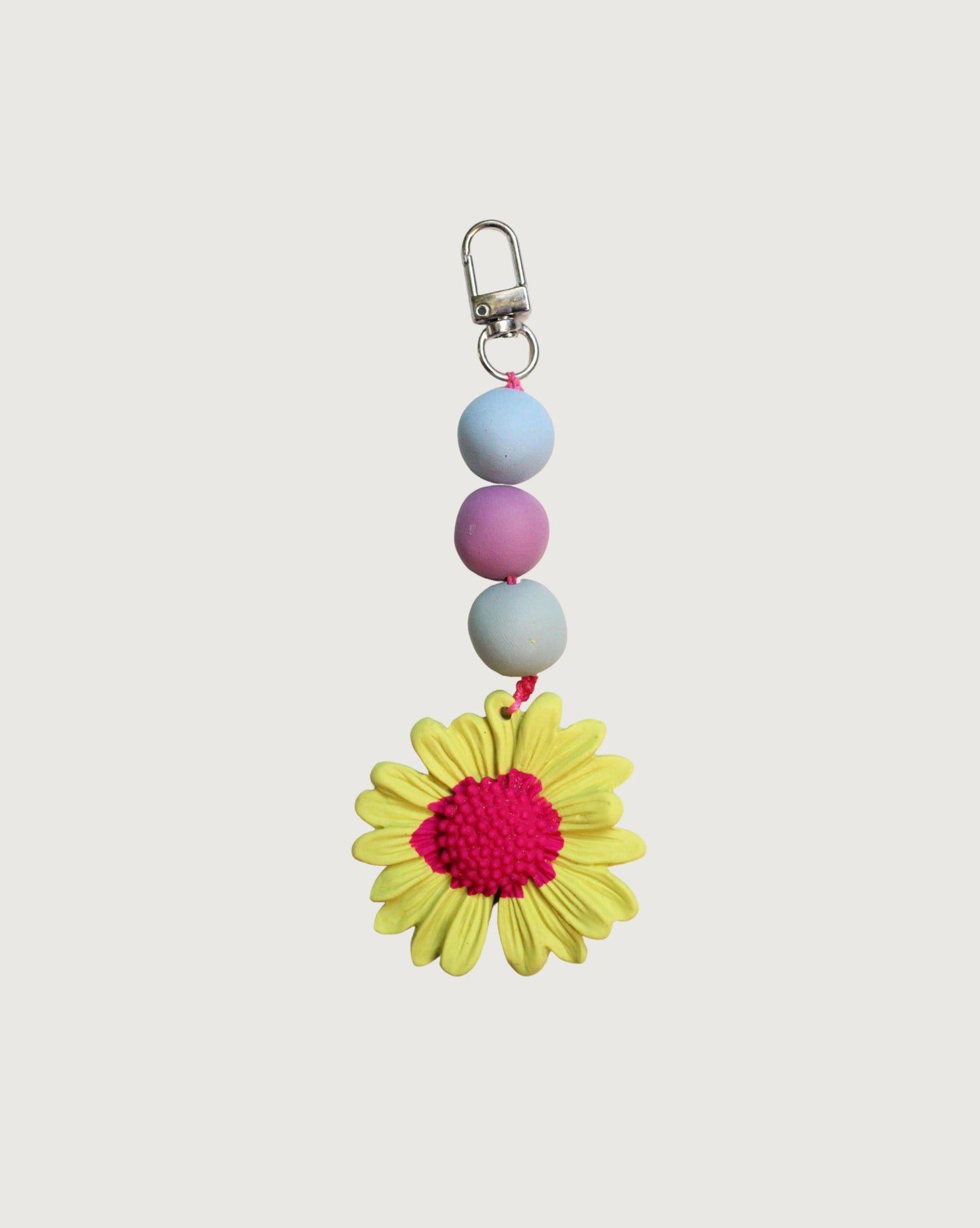 LLAVERO FLOR PELOTAS AMARILLO FUCSIA
