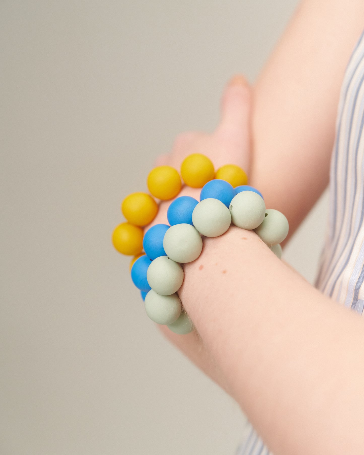 PULSERA PELOTAS COLORES