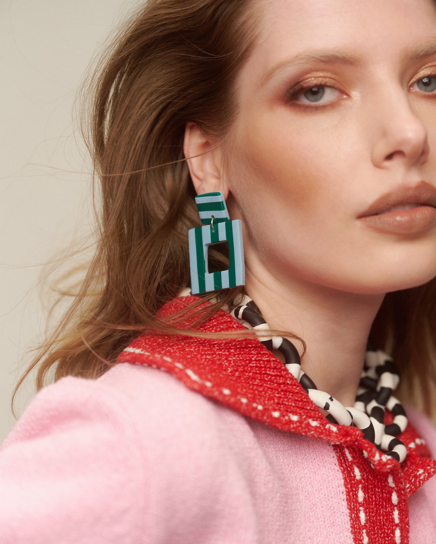 AROS CUADRADOS CON RAYAS VERDES Y CELESTES