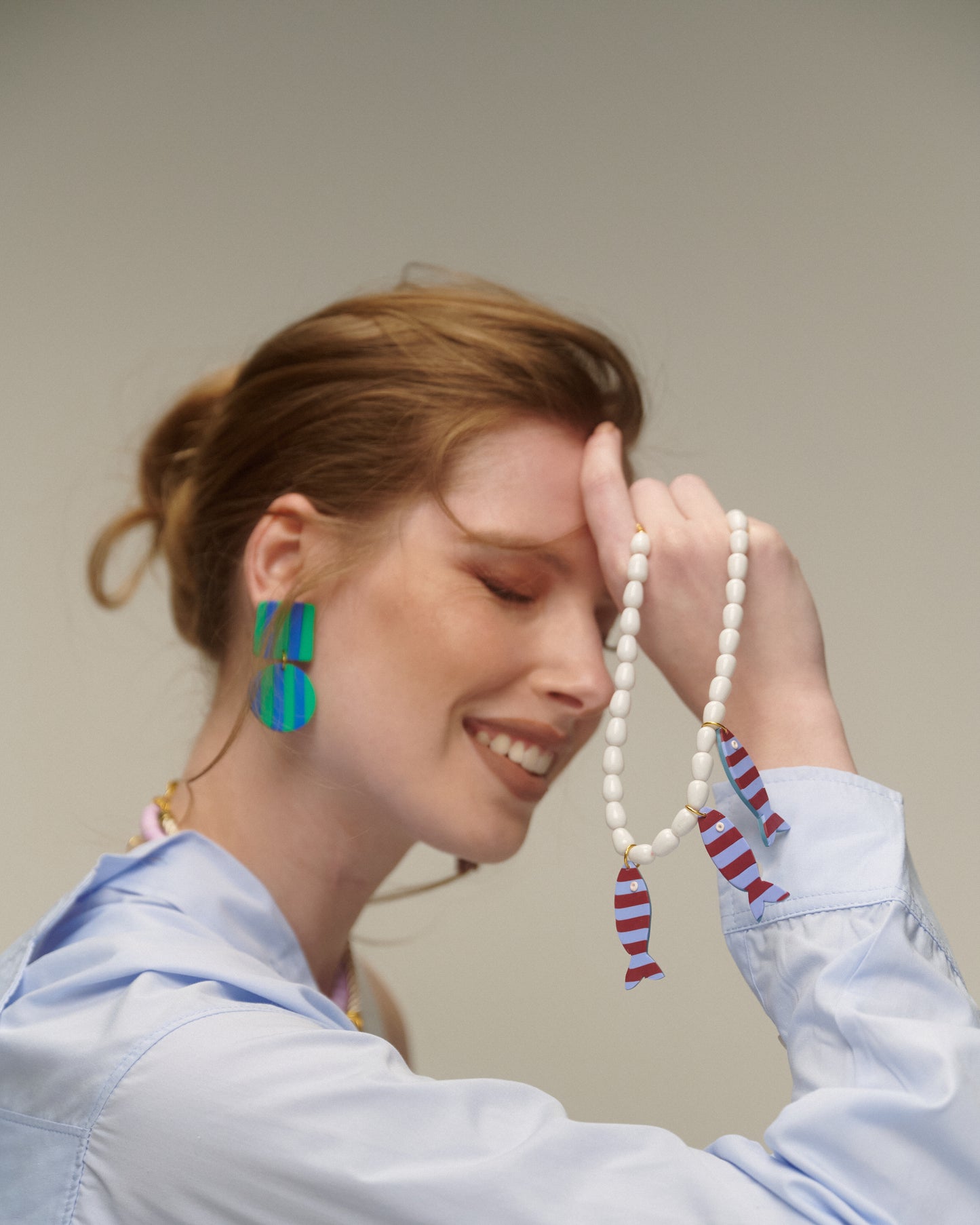 COLLAR PECES RAYAS BURDEO CELESTE